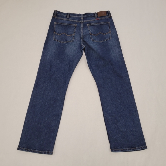 Wrangler Straight Fit Jeans - Picture 9 of 11